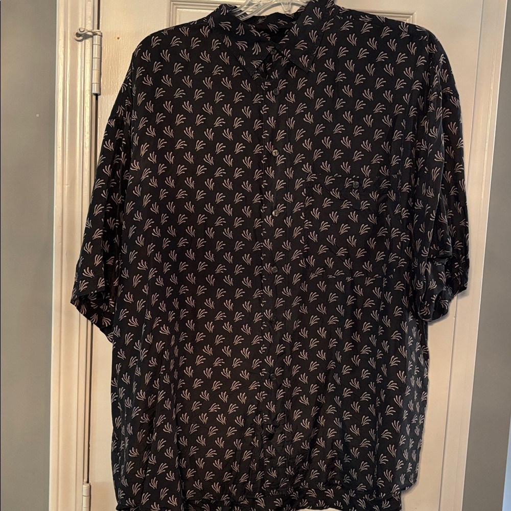 Como Black 100% Silk Short Sleeve Shirt with Tan Pattern